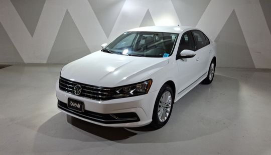 Volkswagen • Passat