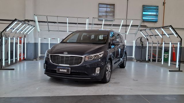 Kia • Carnival