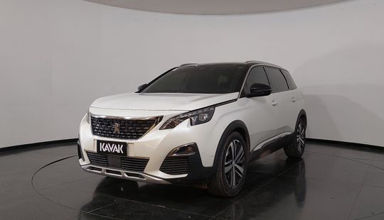 Peugeot • 5008