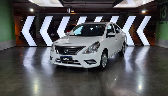 Nissan • Versa