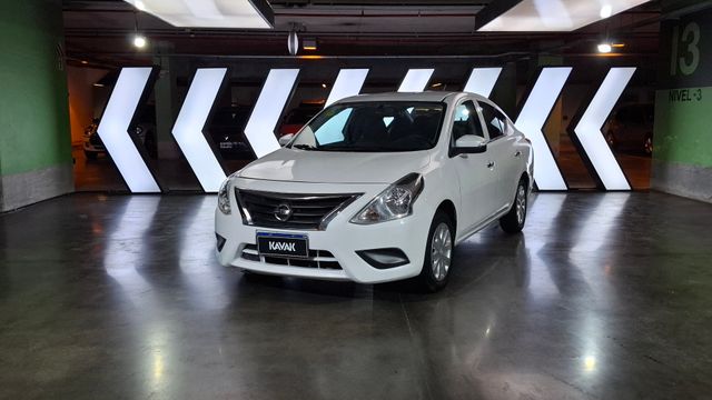 Nissan • Versa