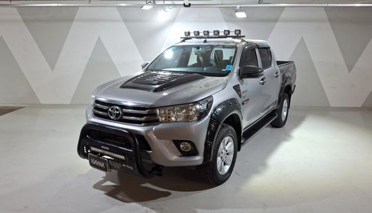 Toyota • Hilux