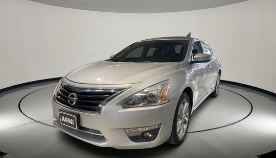 Nissan • Altima