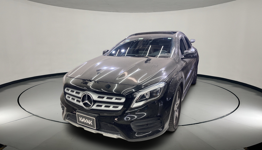 Mercedes Benz • Clase GLA