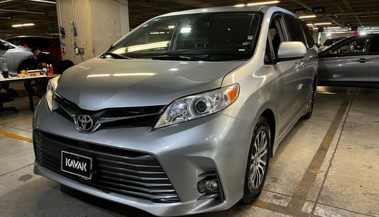 Toyota • Sienna