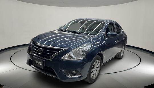 Nissan • Versa