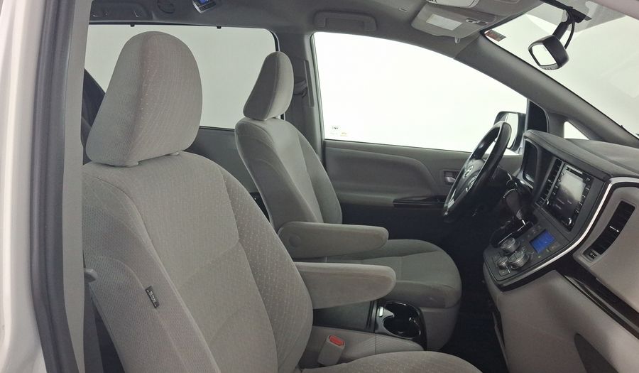 Toyota Sienna 3.5 XLE AUTO Minivan 2019