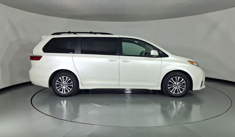 Toyota Sienna 3.5 XLE AUTO Minivan 2019