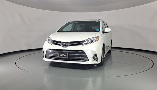 Toyota • Sienna