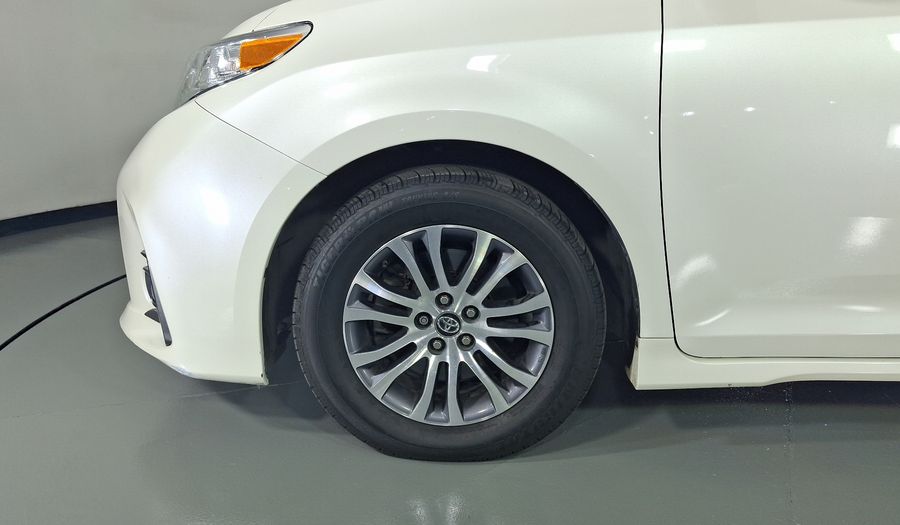 Toyota Sienna 3.5 XLE AUTO Minivan 2019