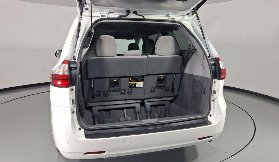 Toyota Sienna 3.5 XLE AUTO Minivan 2019