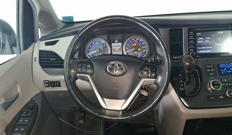 Toyota Sienna 3.5 XLE AUTO Minivan 2019