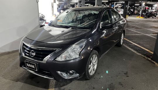 Nissan • Versa