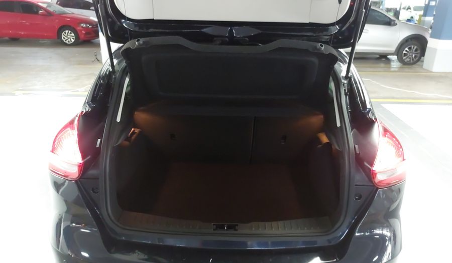 Ford Focus 2.0 SE PLUS AT Hatchback 2016