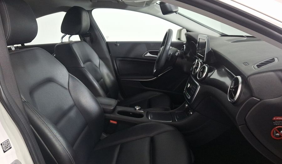 Mercedes Benz Clase Cla 1.6 CLA 180 CGI AT Coupe 2017