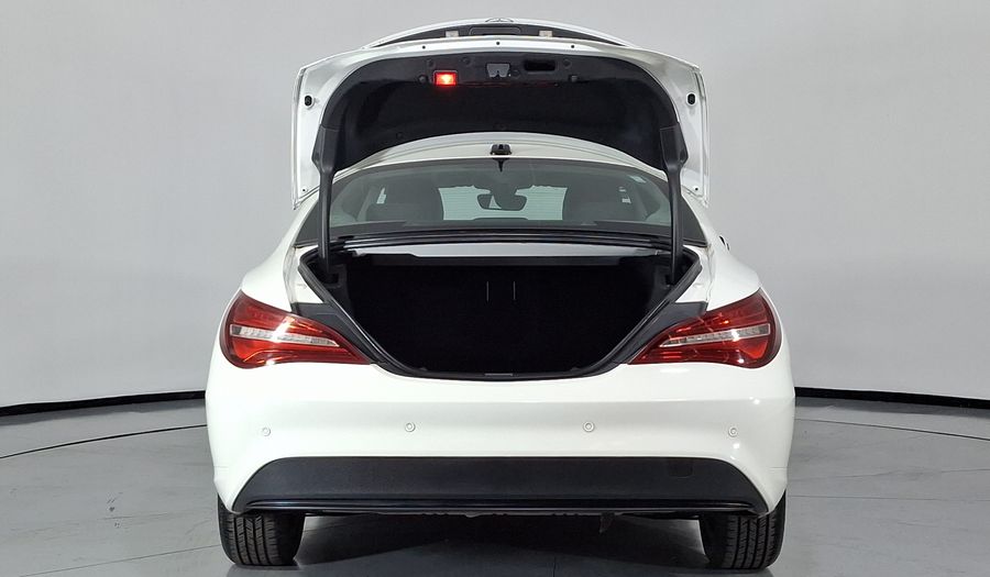 Mercedes Benz Clase Cla 1.6 CLA 180 CGI AT Coupe 2017