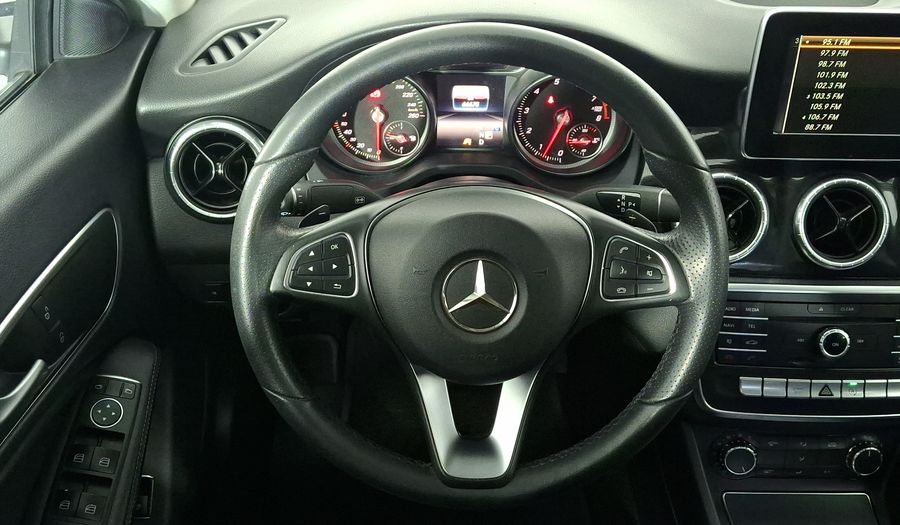 Mercedes Benz Clase Cla 1.6 CLA 180 CGI AT Coupe 2017