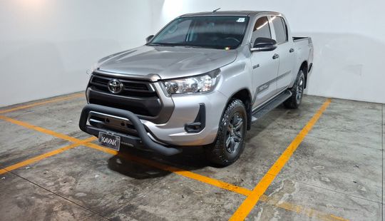 Toyota • Hilux
