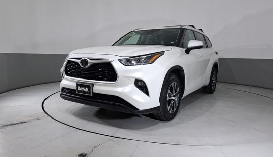 Toyota • Highlander