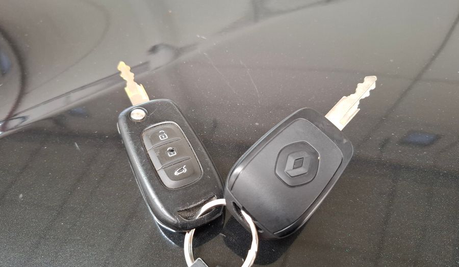 Renault Kwid 1.0 ICONIC Hatchback 2018