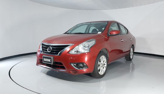 Nissan • Versa