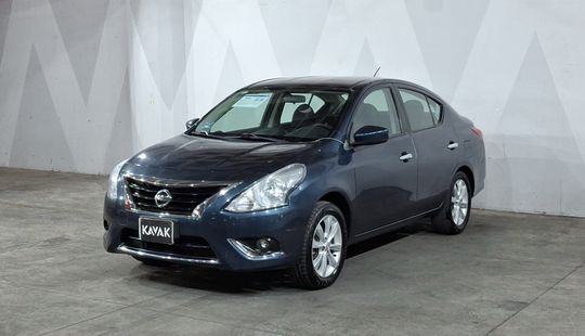 Nissan • Versa