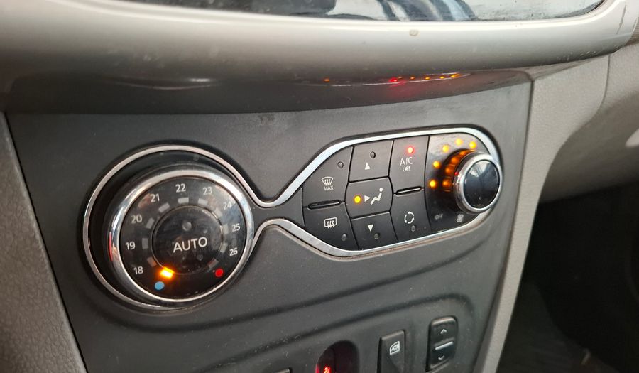 Renault Logan 1.6 PRIVILEGE Sedan 2017