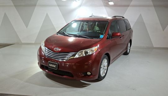 Toyota • Sienna