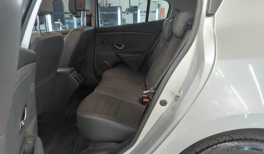 Renault Megane 2.0 MEGANE III LUXE Hatchback 2013