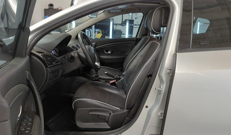 Renault Megane 2.0 MEGANE III LUXE Hatchback 2013