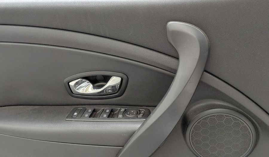 Renault Megane 2.0 MEGANE III LUXE Hatchback 2013