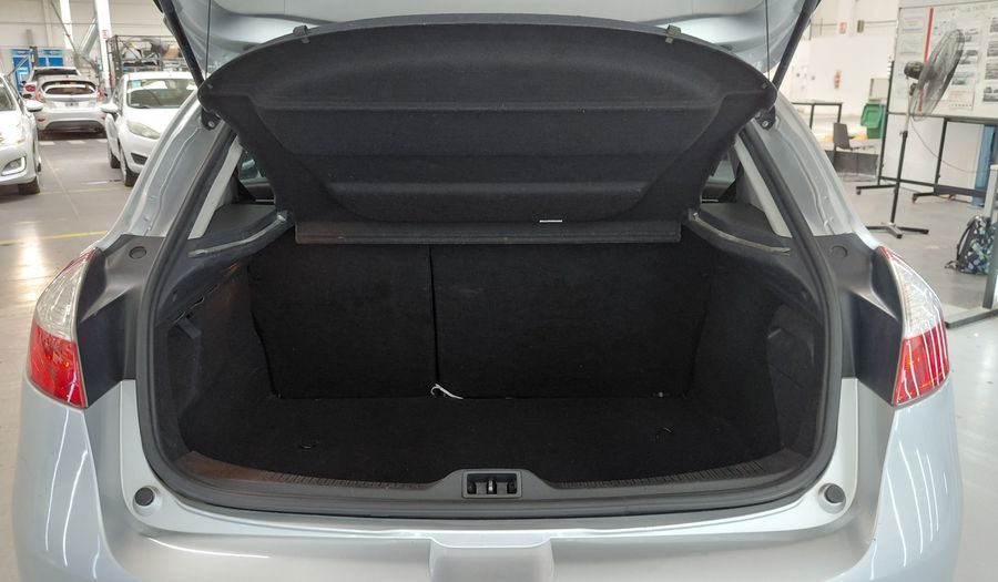 Renault Megane 2.0 MEGANE III LUXE Hatchback 2013