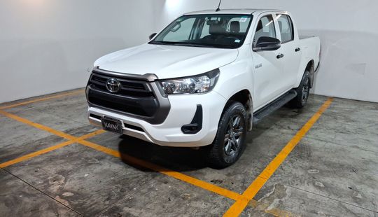 Toyota • Hilux