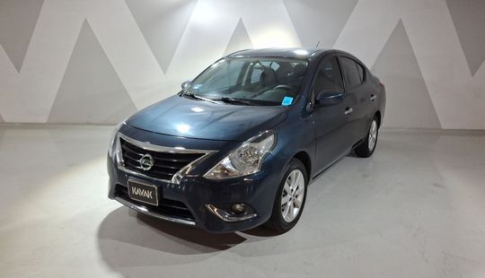 Nissan • Versa