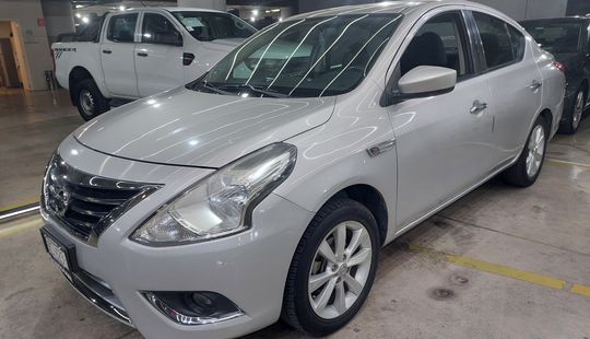 Nissan • Versa