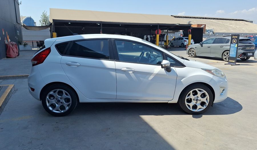 Ford Fiesta 1.6 TITANIUM Hatchback 2013