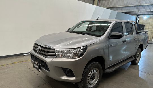 Toyota • Hilux