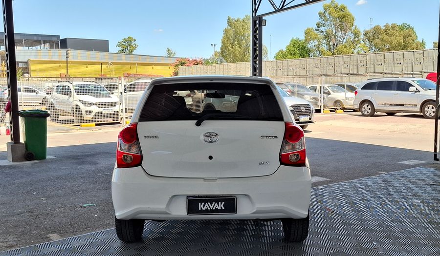 Toyota Etios 1.5 X Hatchback 2022