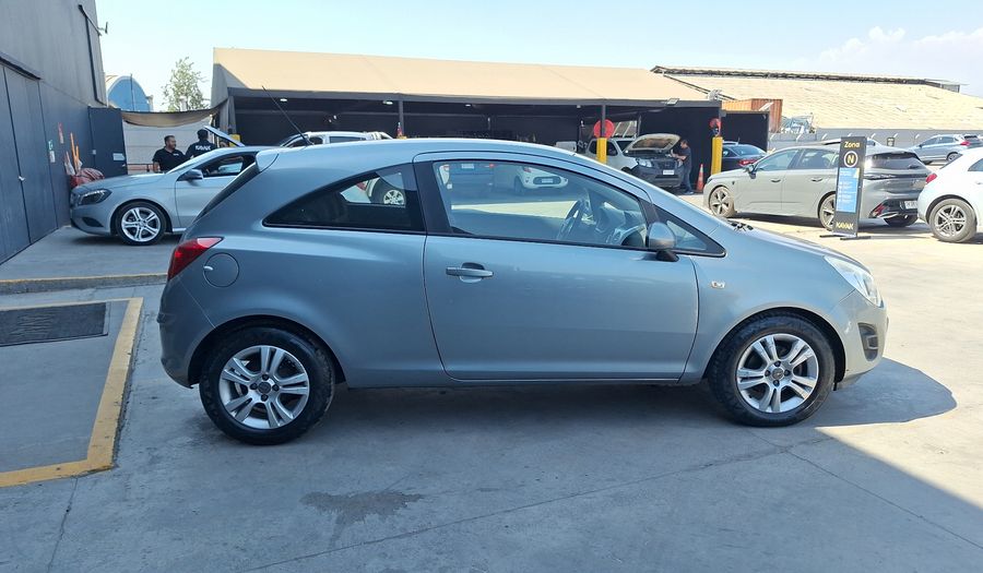 Opel Corsa 1.4 ENJOY Hatchback 2013