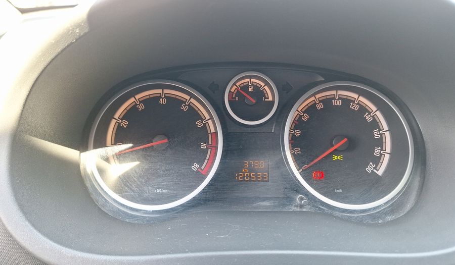 Opel Corsa 1.4 ENJOY Hatchback 2013