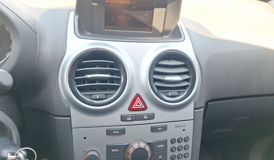 Opel Corsa 1.4 ENJOY Hatchback 2013