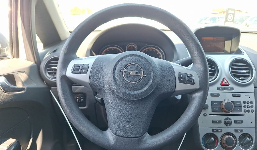 Opel Corsa 1.4 ENJOY Hatchback 2013