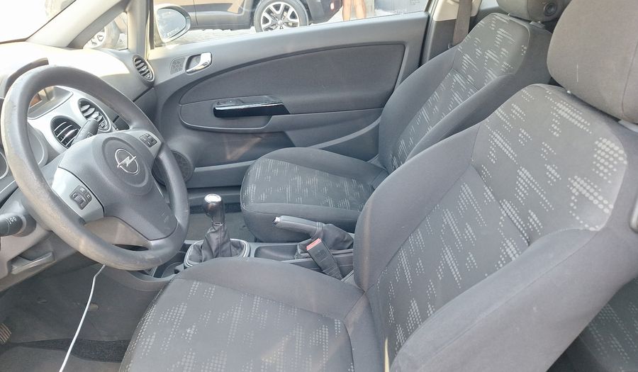 Opel Corsa 1.4 ENJOY Hatchback 2013