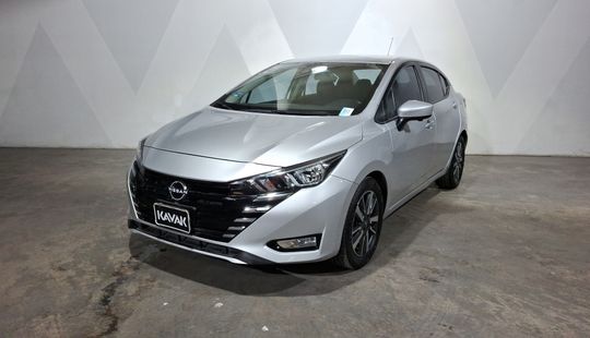 Nissan • Versa