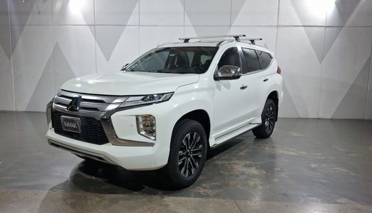 Mitsubishi • Montero