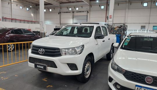 Toyota • Hilux