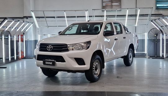Toyota • Hilux