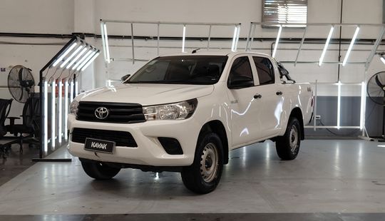 Toyota • Hilux