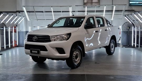 Toyota • Hilux
