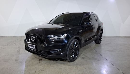 Volvo • XC40